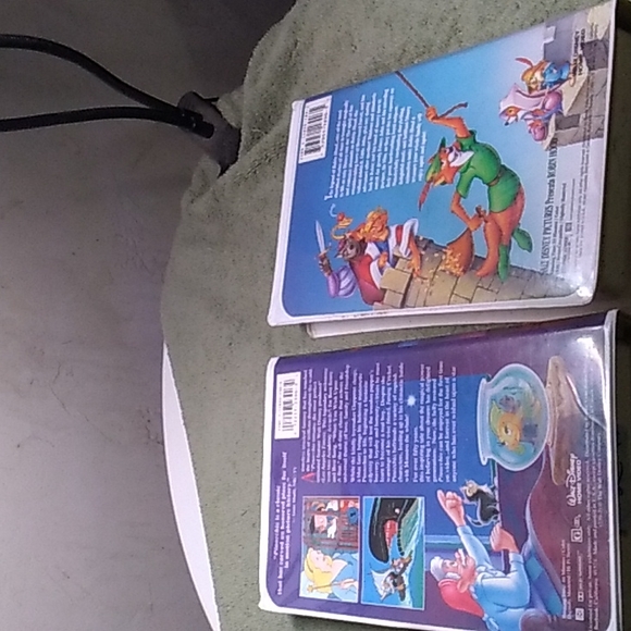 Pair Vhs Disney movies pinocchio and robin hood - Picture 2 of 2